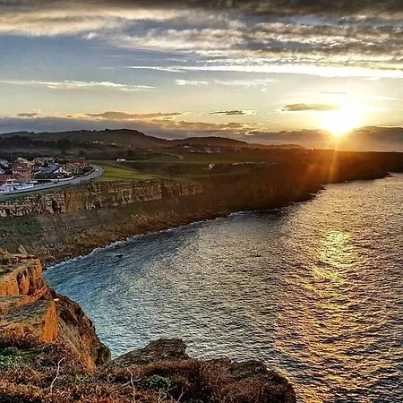 Muy Cerca De Playas Con Garaje *